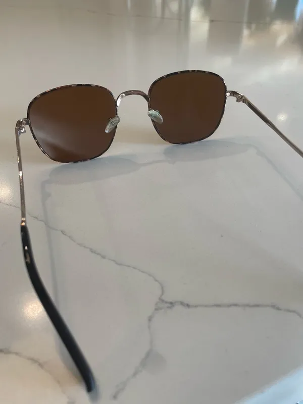 Round Sunglasses with Patterned Tortoiseshell Frame & Brown Lenses - Image 5
