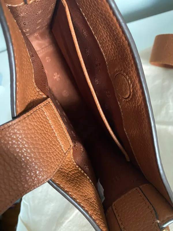 Tory Burch Crossbody Bag And Wallet - Image 9