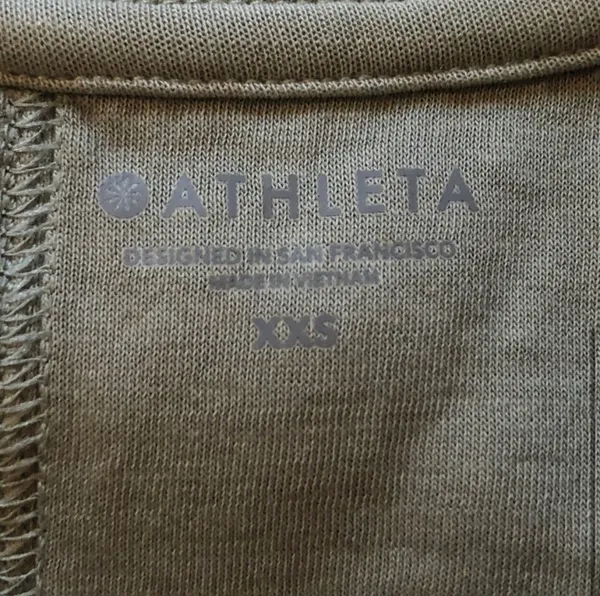 Athleta NWOT  Olive Green Crew Shirt - Image 5