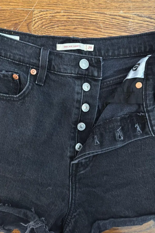 Levi’s Shorts - Image 2