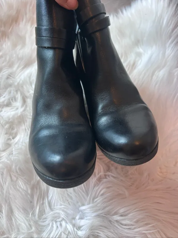 UGG ALEXIS Black Wedge Boots Women Size US 9 leather stylish - Image 3