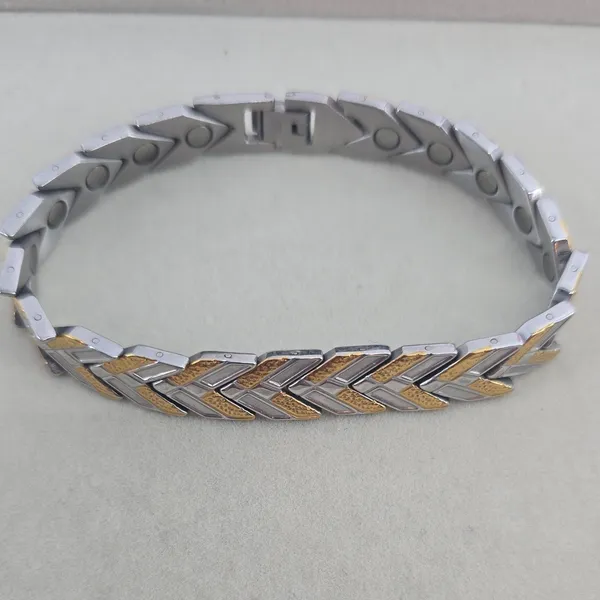 Magnetic Therapy Bracelet Unisex 8in Chevron V-Link Silver Gold Two-Tone EUC - Image 3