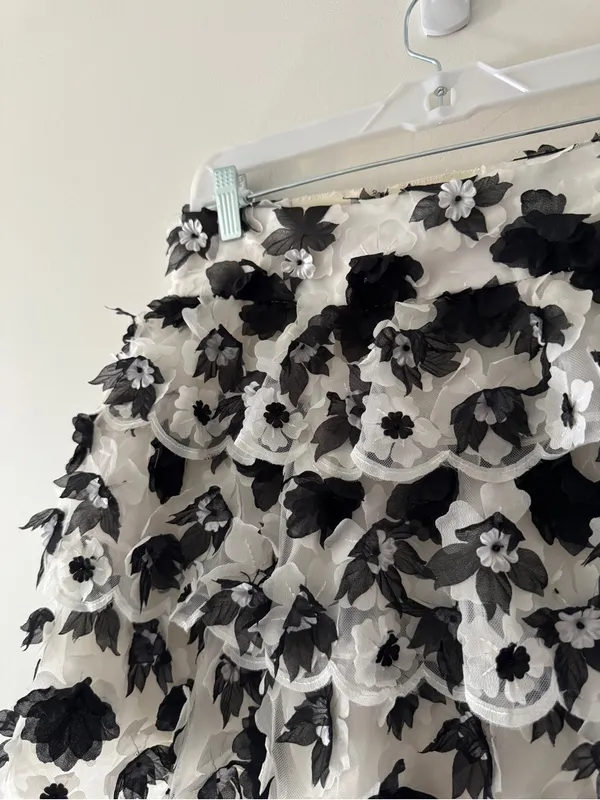 Alice + Olivia "Margarita" Tiered Floral Appliqué Mini Skirt - Image 3