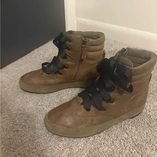 NWOT Kelsi Dagger Brown Ankle Boots with Black Laces - Image 3