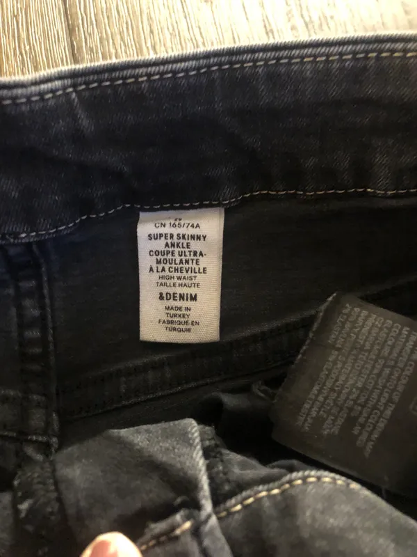 H&M High Waisted Jeans - Image 2
