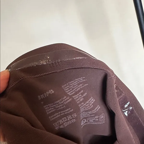 SKIMS SEAMLESS SCULPT MID THIGH‎ SHORT size M cocoa - Image 5