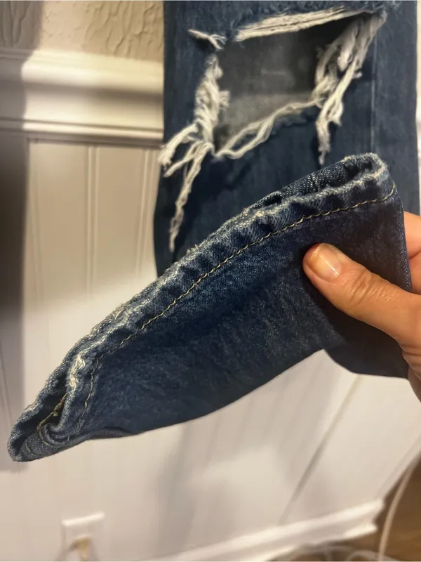 Levi’s Low Pro Straight leg Mid Rise Distressed knee jeans size 25 - Image 7
