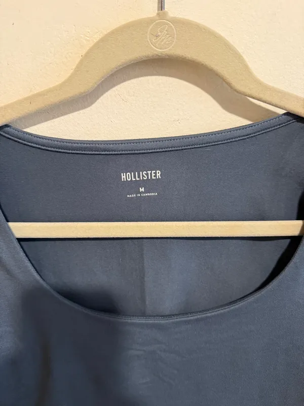 Hollister Top Long Sleeve Crop - Image 3