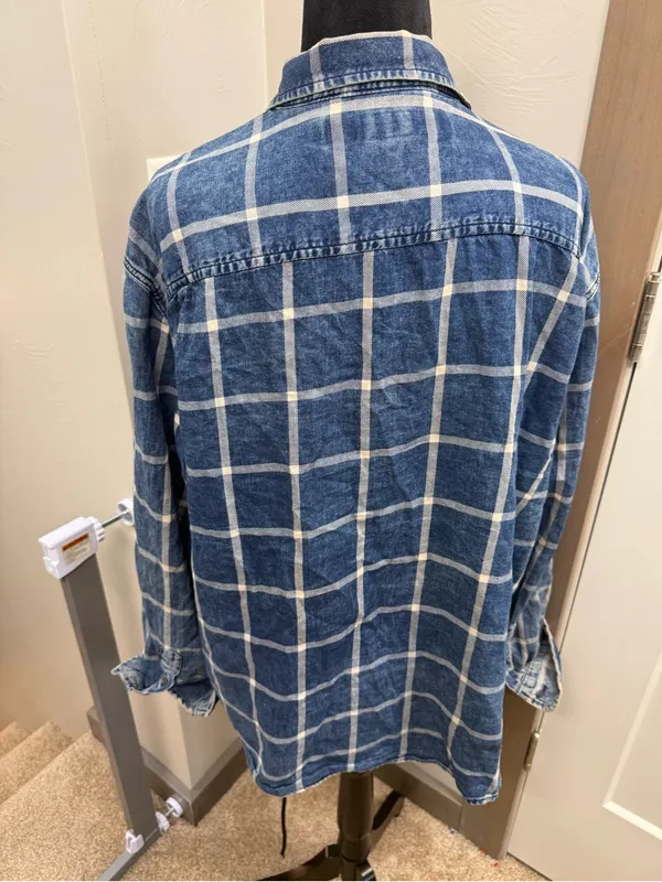Old Navy Women's Oversized Boyfriend Button Down Denim Shirt Windowpane Plaid M - Image 4