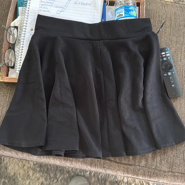 39. Elegant Black Women's Skirt Size M - Image 2
