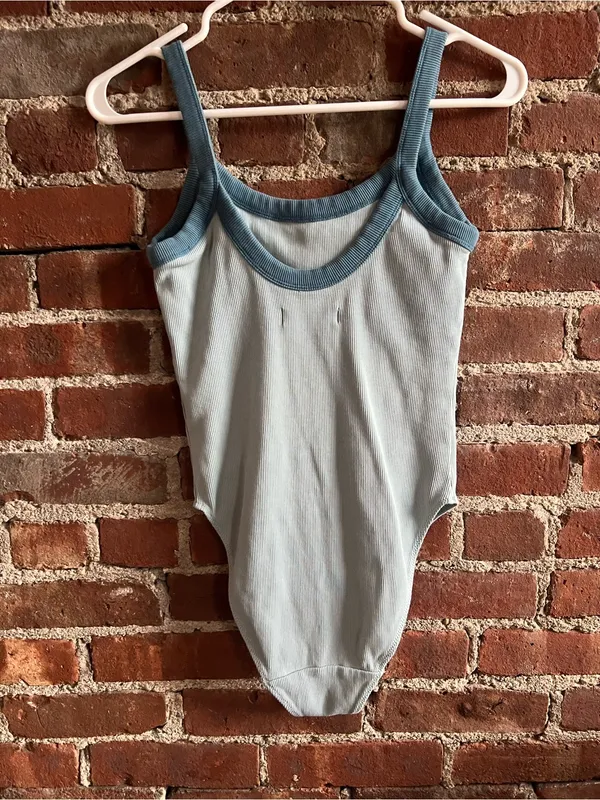 Everlane Pale Blue Ribbed Bodysuit with Slate Blue Trim Organic Cotton Sz Small - Image 3