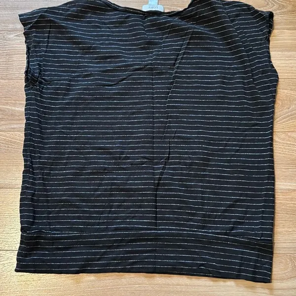 Loft Black and White Striped T-Shirt Size‎ Medium - Image 5