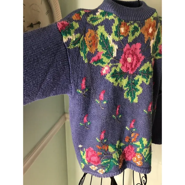 Kitty Hawk Vivian Wang‎ Sweater 90’s Retro Purple Floral Crew Medium - Image 4