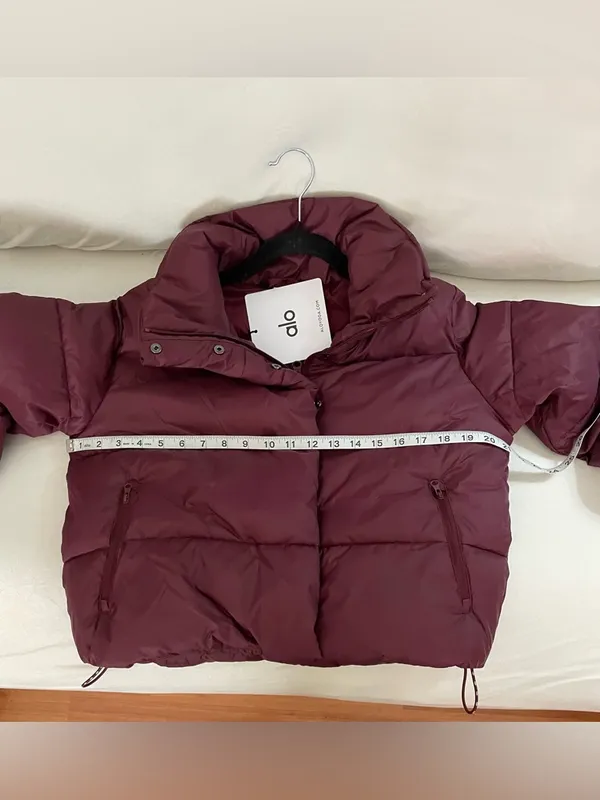 ALO Yoga NWT Gold Rush Puffer Jacket Burgundy with Zipper pockets Size S - Image 8