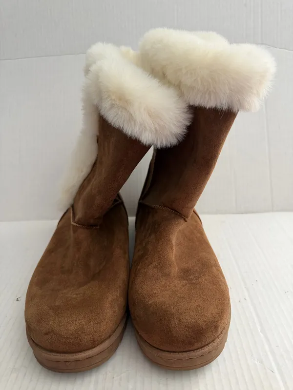 Women's Brown Suede Winter Boots with Cream Fur Trim - Image 2