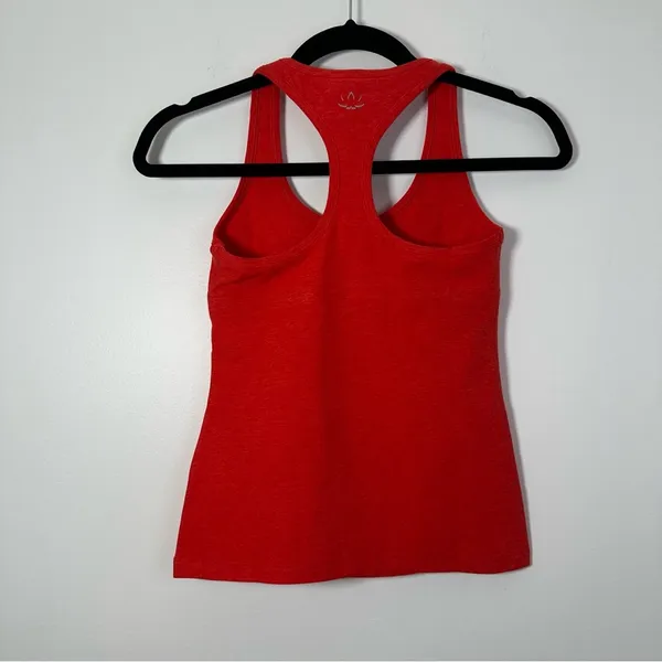 Beyond Yoga Step Up Racerback Tank Red Orange Size XS NWT - Image 4