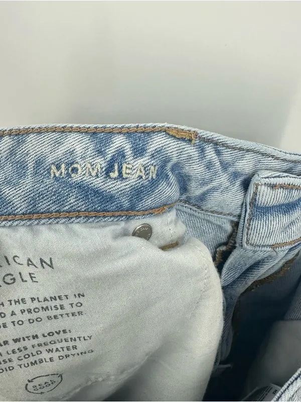 American Eagle Outfitters Strigid Mom Jeans Size 14 Short Light Wash - Image 10