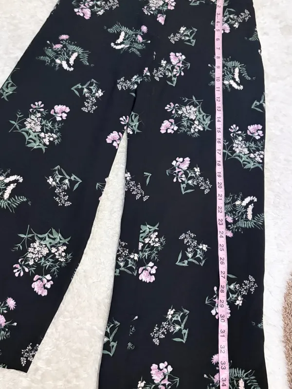 Ann Taylor Women's Black Floral High-Waisted Wide-Leg Cropped Pants size 4 - Image 5