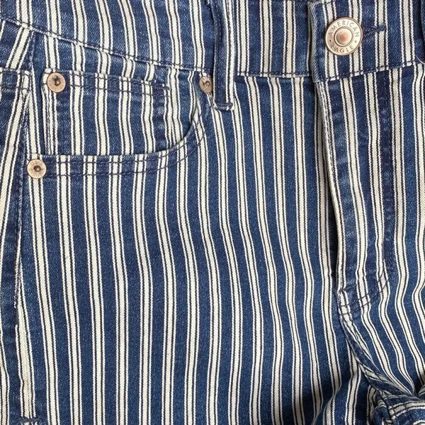American Eagle Next Level Stretch Hi Rise Pinstripe Shorts Size 4 NWT - Image 4