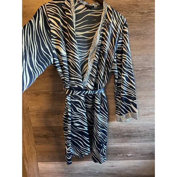 Jones New York size L/XL Robe Nightgown Sleepwear Black White Zebra Animal Print - Image 4