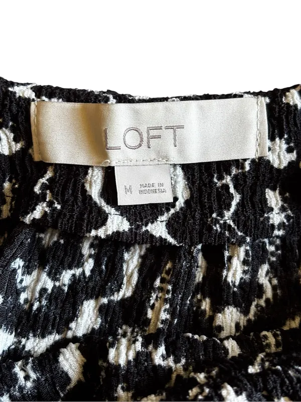 Loft Geometric Black/White Flutter Sleeve Print Top- Size M - Image 5