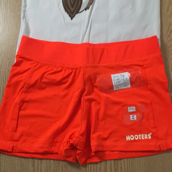 B46 #1 Hooters Girl Worn Uniform Tank & New Shorts Stretchy Size Medium - Image 2