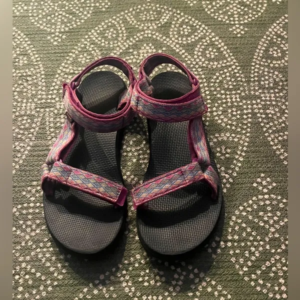 Teva HIKING sandals sz 9 - Image 6