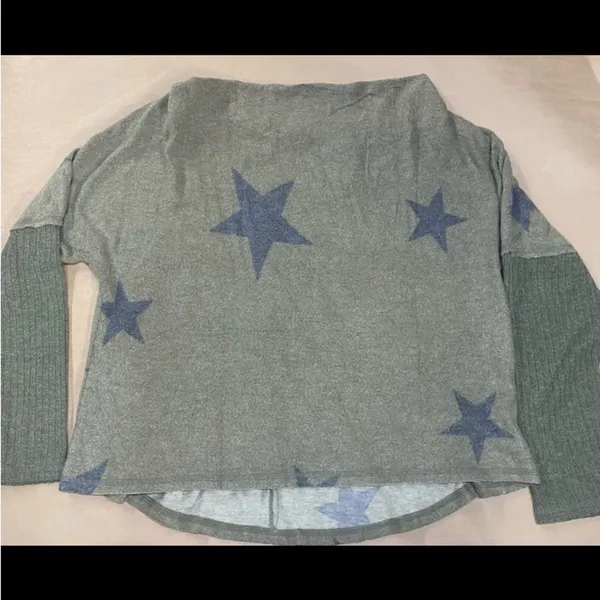Miss Me Star Print Cowl Neck Sweater. Size Large - Image 3