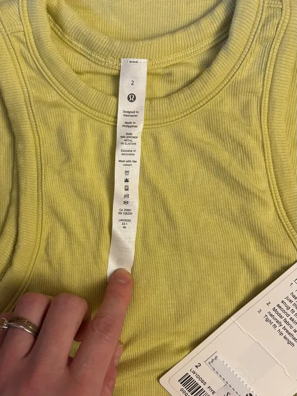 NWT Lululemon Hold Tight Tank Top Finch Yellow Size 2 Ribbed Crew High Neck - Image 4
