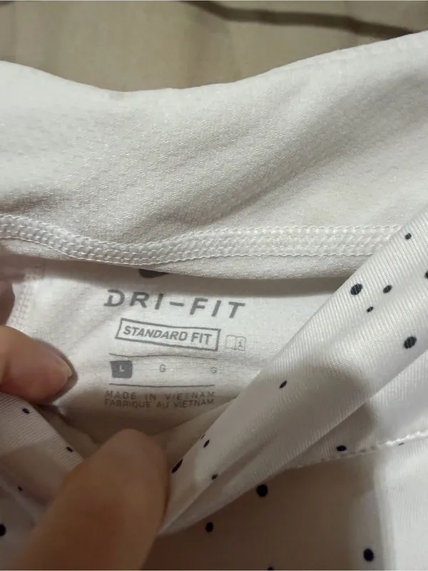 Nike shirt - Image 4