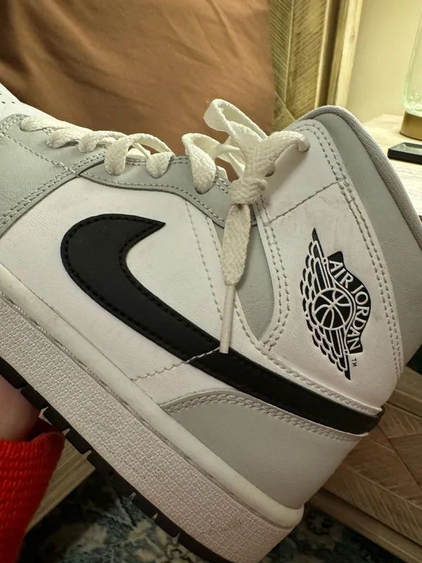 Air Jordan Nike 1 Mid Women’s 8 - Image 6