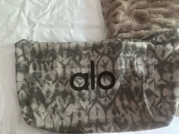 Alo Tote - Image 3