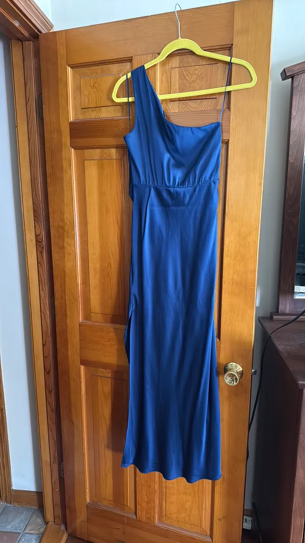 Abercrombie One-Shoulder Satin Knotted Midi Dress - Image 3
