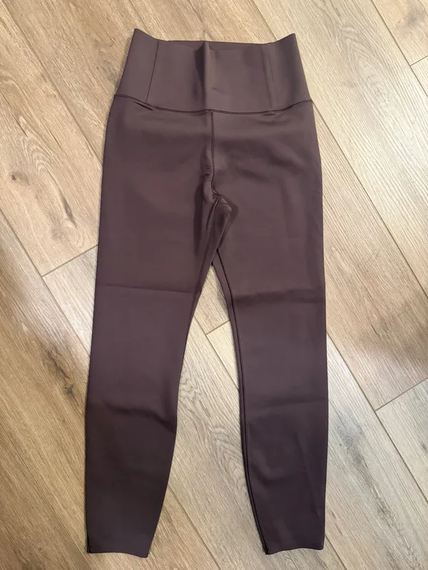 Vuori Sangria Leggings - Image 3