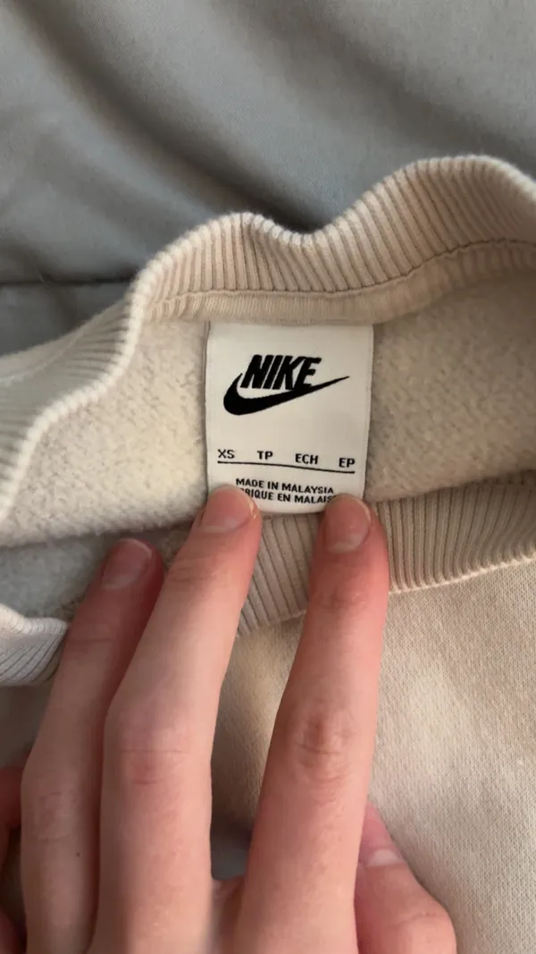 Nike crewneck - Image 2