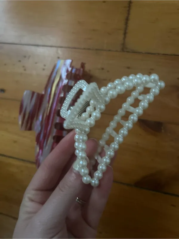 Set of two claw clips pearl and red - Image 4