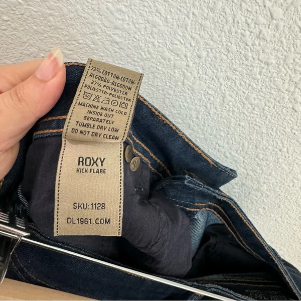 DL1961 Roxy Kick Flare Dark Blue Wash Denim Jean Women’s Size 27 Stretch Midrise - Image 9