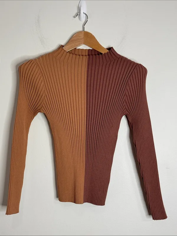 Red by BKE Buckle Ribbed Stretch ColorBlock Top Long Sleeve Tee Neutrals size M - Image 3