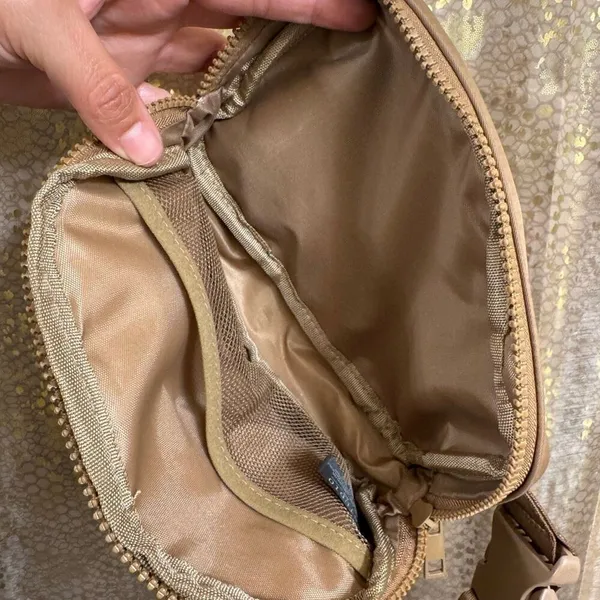 Studio NYC Small Light Brown Tan Crossbody Belt Bag EUC - Image 5