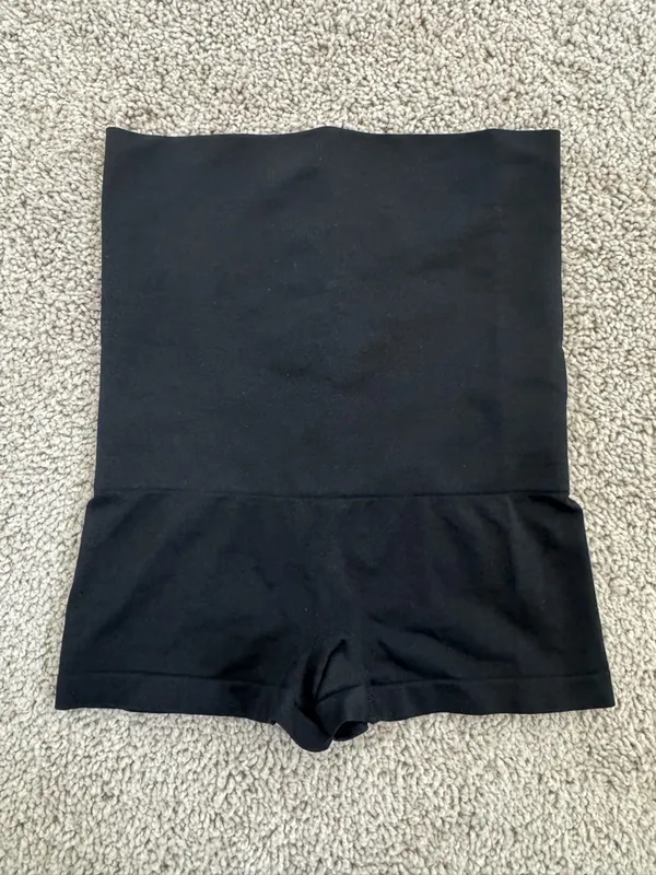 High-Waist Seamless Shaping Shorts - Black - Image 2