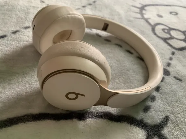 Beats Wireless Rose Gold Headphones - Image 2