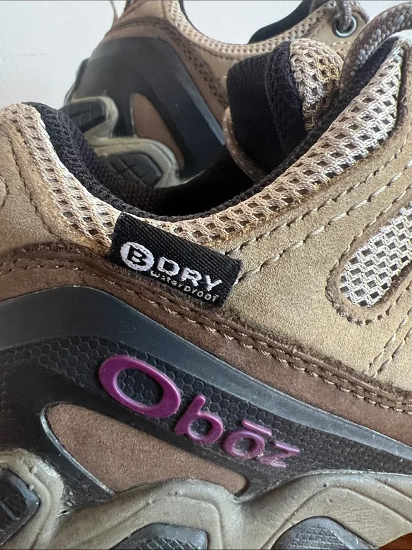 Oboz Women’s Athletic Trail Shoes in Tan and Purple size 7 - Image 2