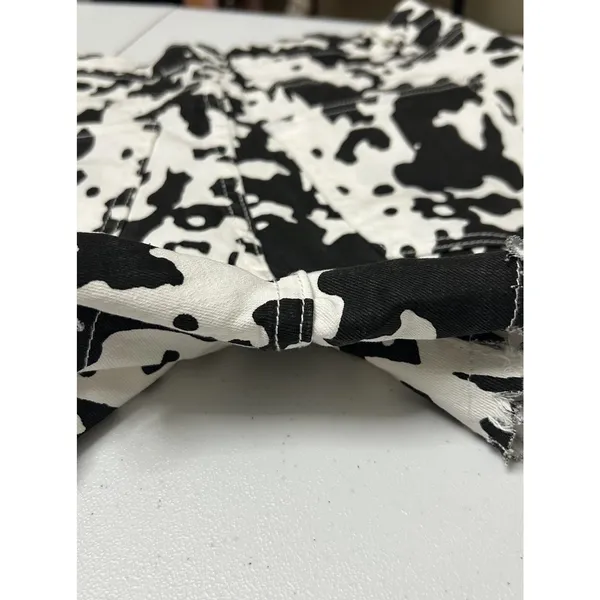 Wisteria Lane Black and White Cow Print Farm Animal Denim Jean Shorts Size M - Image 5