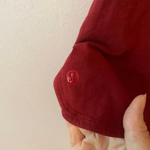 Lululemon Red V-neck Short Sleeve T-Shirt Loungewear Athletic Women's size Small - Image 6