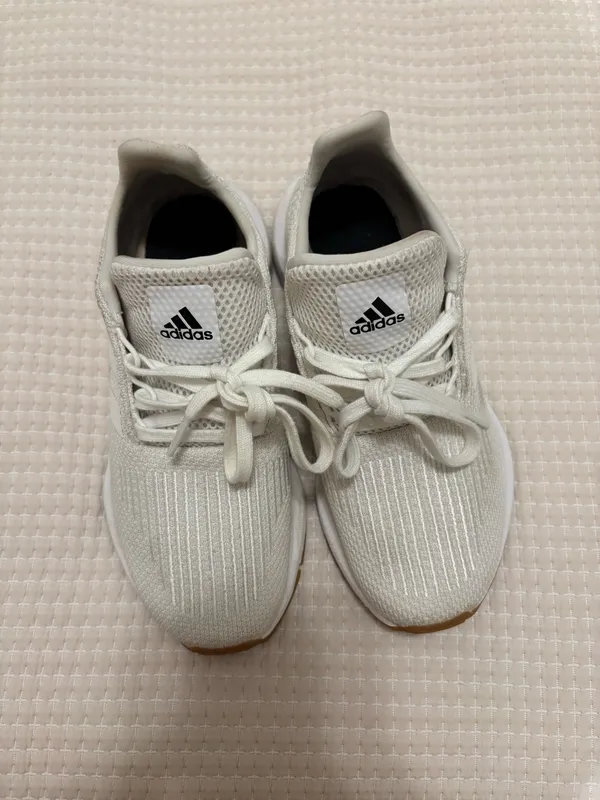 White adidas tennis shoes - Image 2