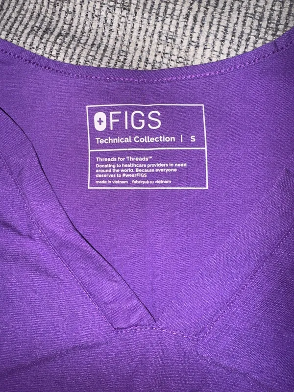 Purple figs scrub top size small - Image 5
