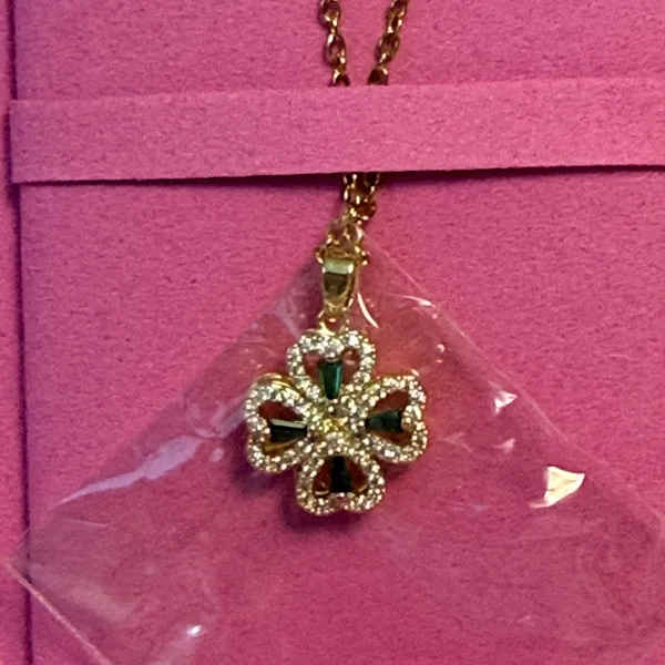 Elegant Gold Necklace with Four Leaf Pendant with Green Stones - Image 4