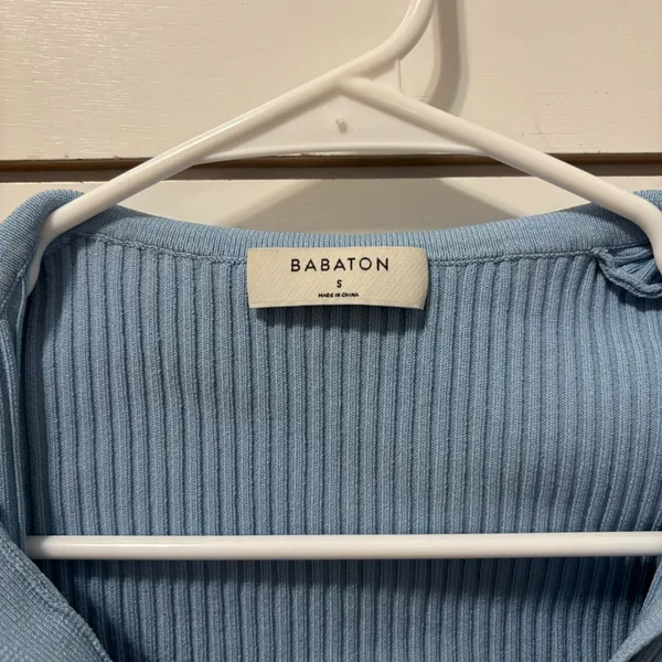 Aritzia Babaton Sculpt Knit Polo Longsleeve Blue - Image 4