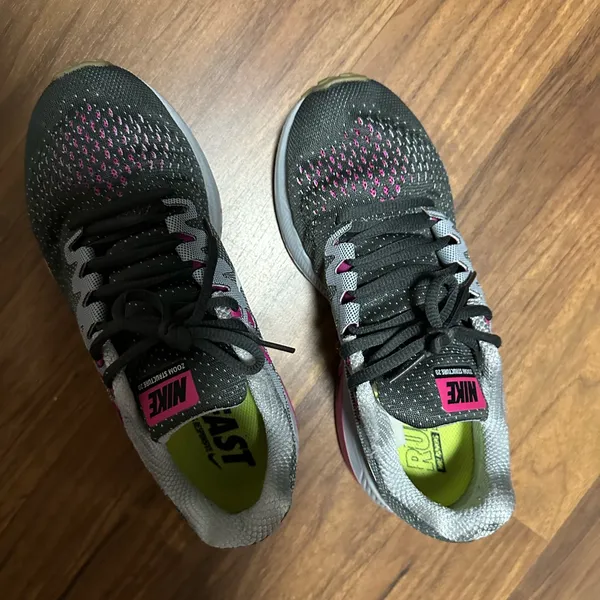Nike Gray and Pink Athletic Sneakers - Image 7