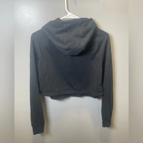 Gymshark Women's Black Cropped Athletic‎ Hoodie Sweatshirt Size Medium - Image 2